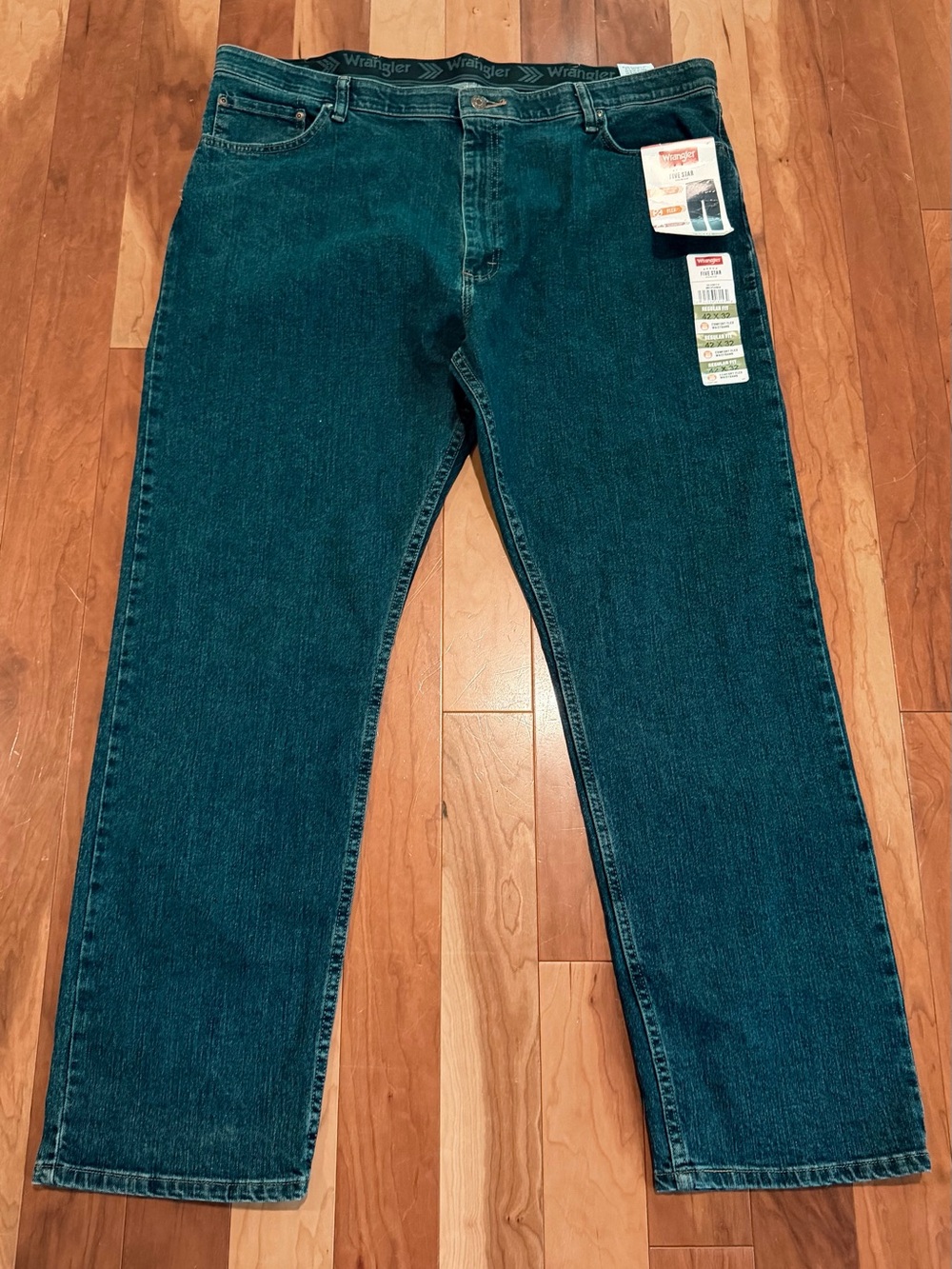 NWT Wrangler Men’s Regular Fit Jeans 42x32